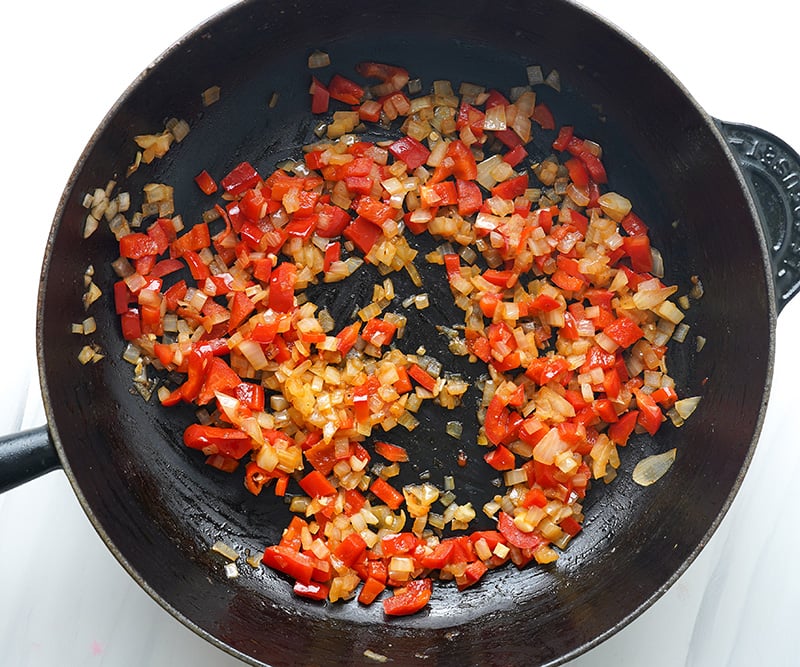 How to make sofrito with onions and peppers