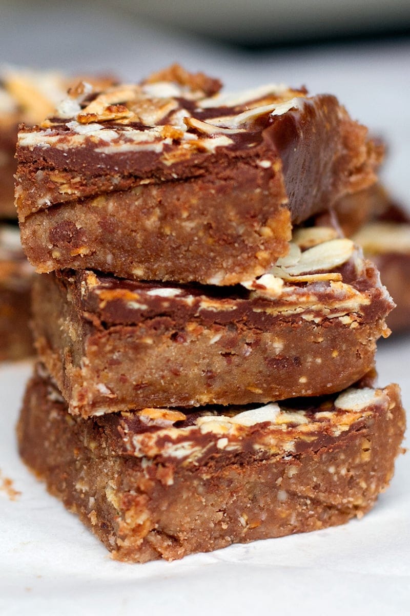 Vegan & Paleo Fudge Slice (Chocolate, Caramel & Almonds)