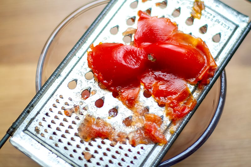 How to make fresh tomato salsa with garlic