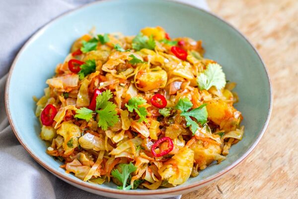 Braised cabbage with potatoes and chilli