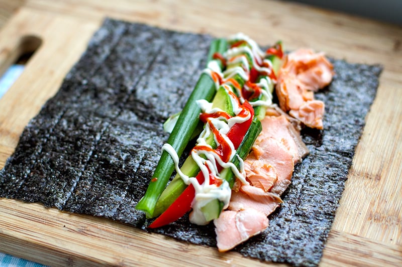  Nori Rolls con Salmone Avocado (Paleo, basso contenuto di carboidrati, senza glutine)