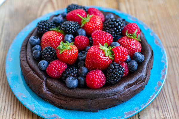 5-Ingredient Paleo Chocolate Cake