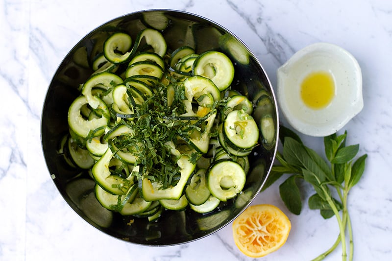 How to make raw zucchini salad 