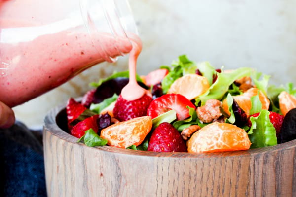 Salad dressing with strawberry
