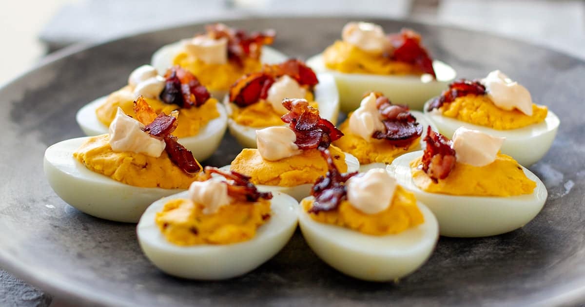 Buffalo Devilled Eggs With Crispy Bacon