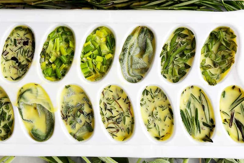 Freezing herbs in olive oil