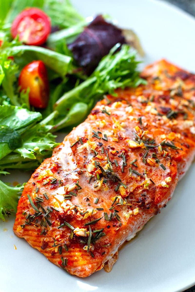 Baked salmon fillets Mediterranean Style