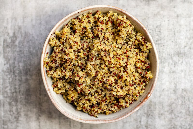 Gekochte Quinoa für Salat