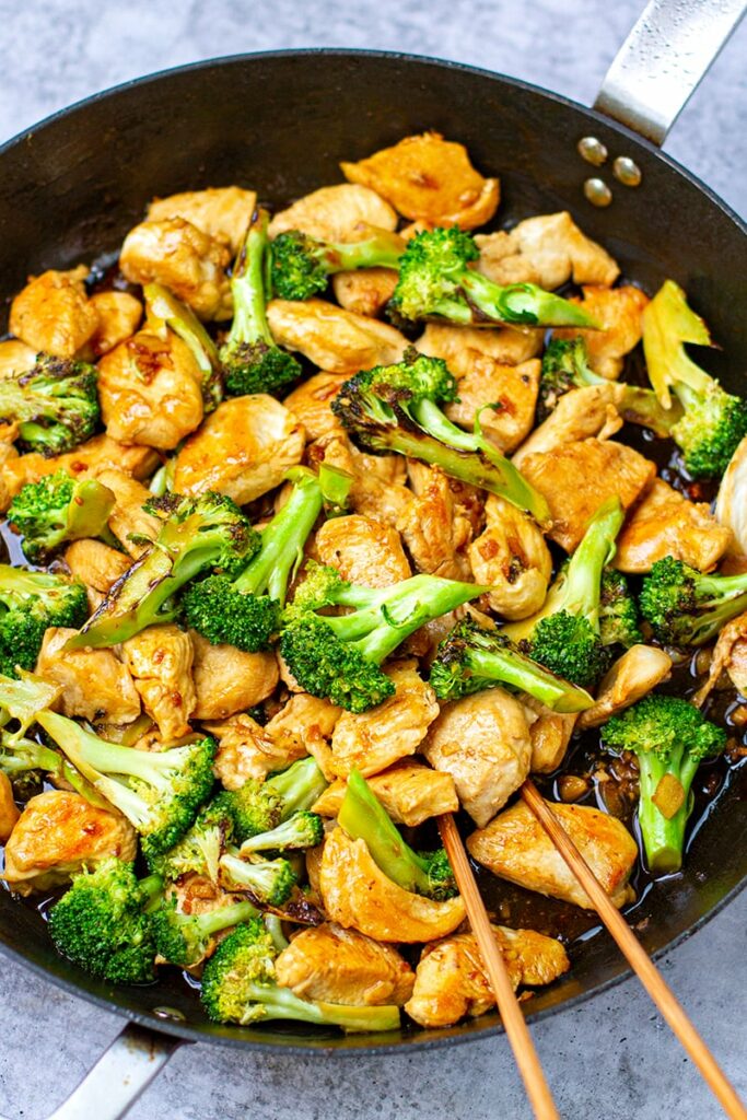 Düşük Karbonhidratlı (Keto) Tavuk ve Brokoli Karıştırma Kızartma Tarifi