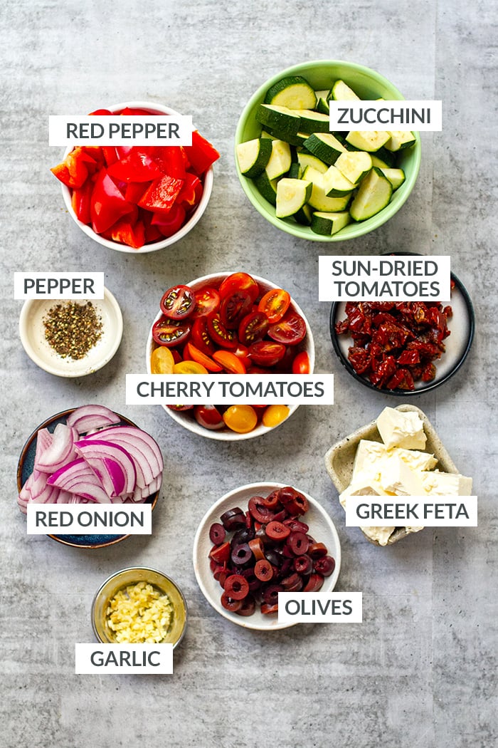 Ingredientes de la ensalada griega de quinoa